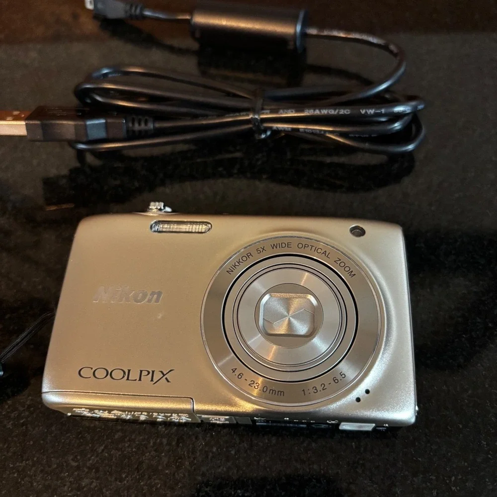 Nikon COOLPIX S3100 Digital Camera 14 MP‎ 5X Nikon Wide Angle Optical Zoom